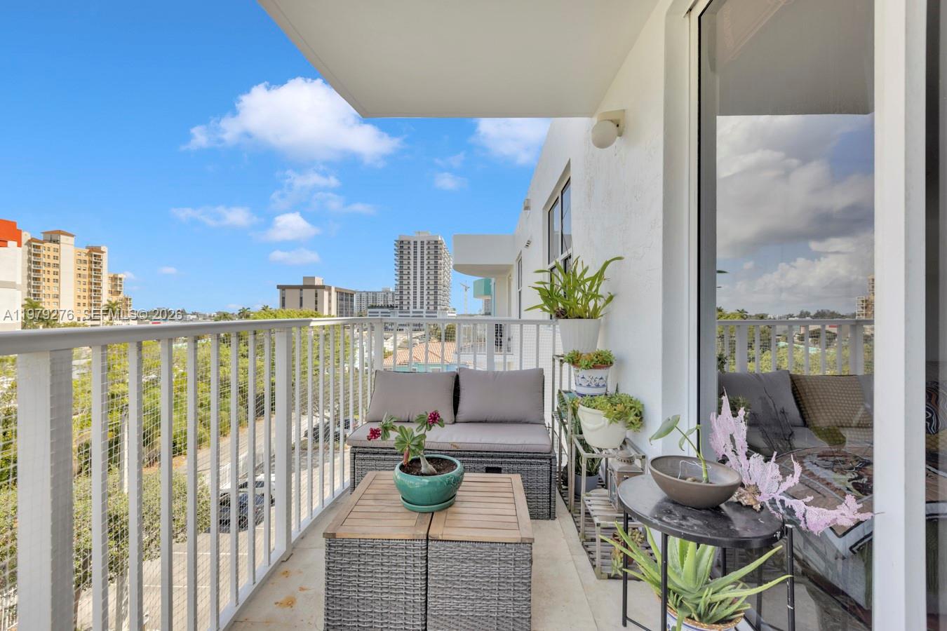 BREEZE CONDO - Residential