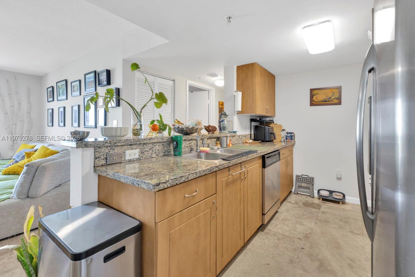 BREEZE CONDO - Residential