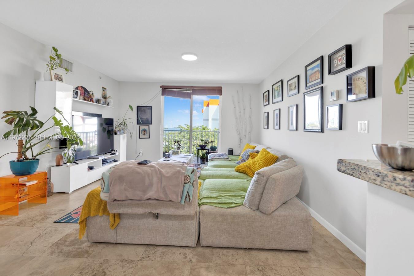 BREEZE CONDO - Residential