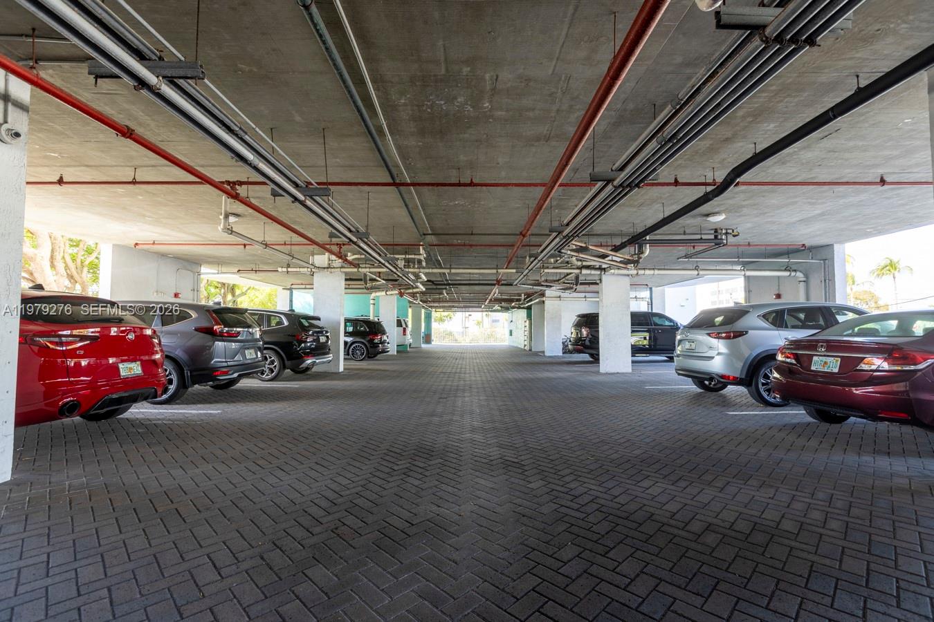 BREEZE CONDO - Residential