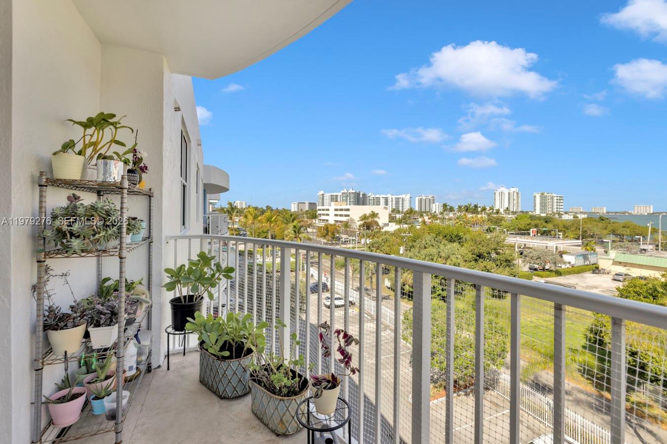 BREEZE CONDO - Residential