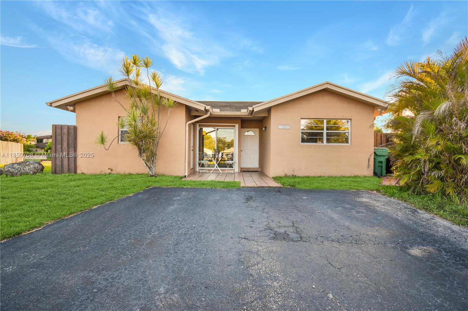 Investor Opportunity – Motivated Seller! Located in a quiet cul-de-sac in the Bent Tree neighborhood, this 2-bedroom, 2-bath single-family cluster home is ready for a full renovation. Home is in livable condition, but very outdated. The property offers great potential for investors or buyers looking to remodel and make it their own.
Property is part of HOA, with quarterly fee of $120. No open permits or liens.