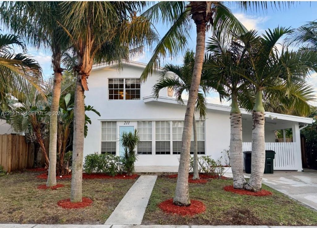 Photo of 211 Dartmouth Dr, Lake Worth, FL 33460 (MLS # A12021552)