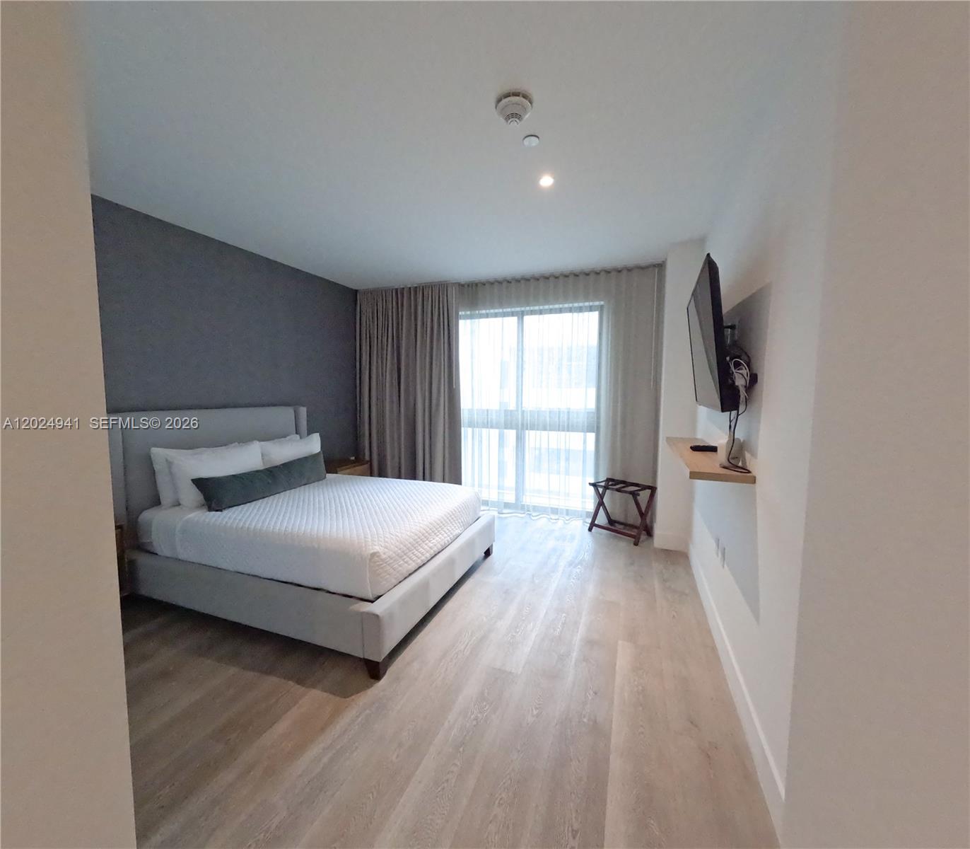 SMART BRICKELL LODGING 1 - Residential
