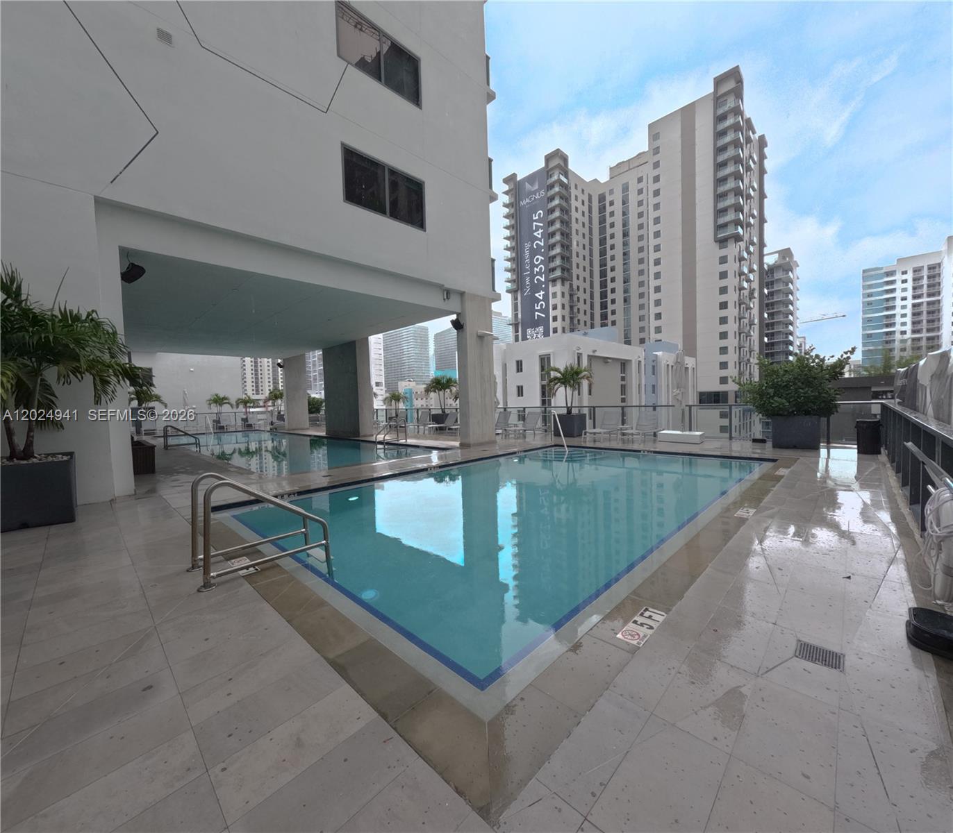 SMART BRICKELL LODGING 1 - Residential