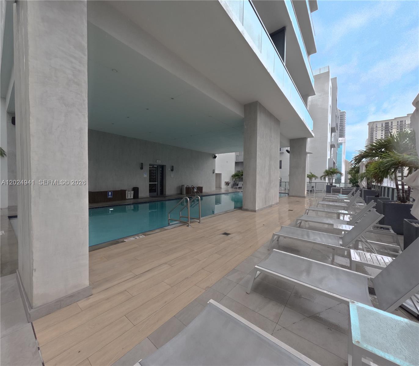 SMART BRICKELL LODGING 1 - Residential