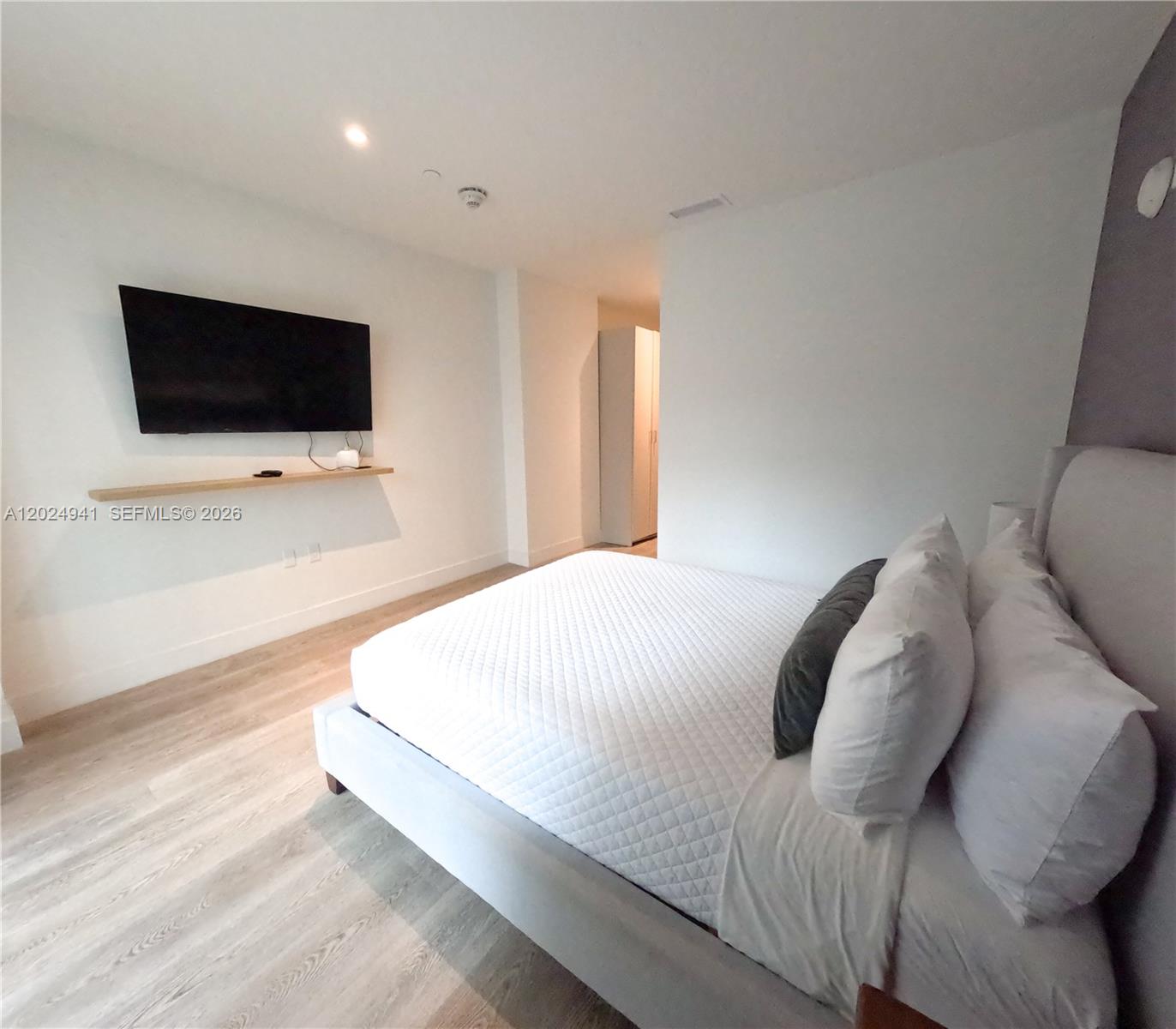 SMART BRICKELL LODGING 1 - Residential
