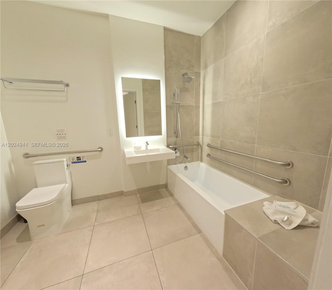 SMART BRICKELL LODGING 1 - Residential