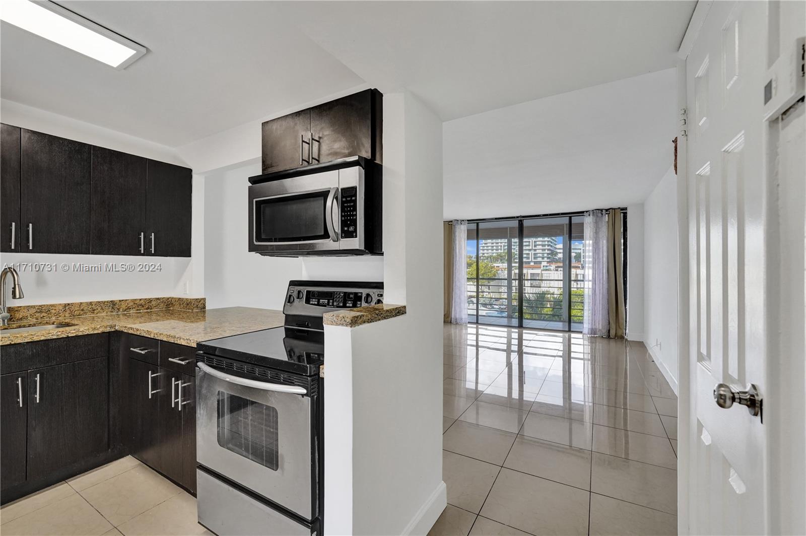 Property for Sale at 20500 W Country Club Dr 503, Aventura, Miami-Dade County, Florida - Bedrooms: 1 
Bathrooms: 2  - $189,000