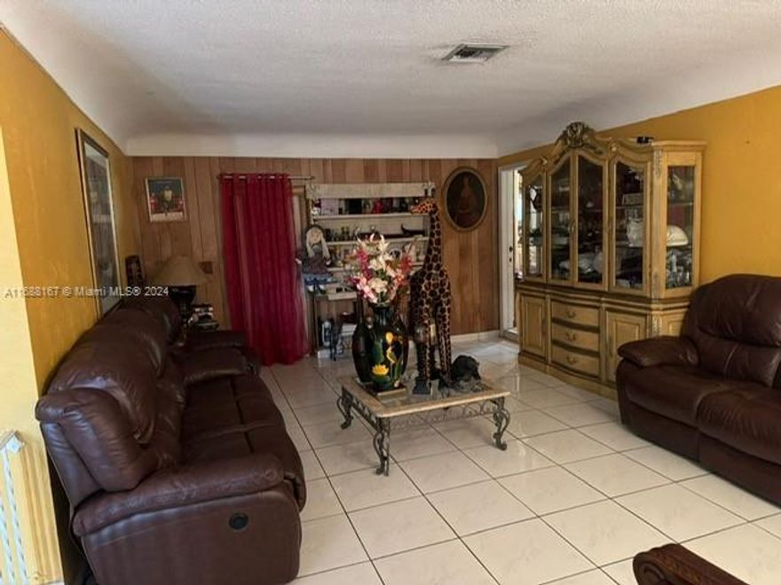 SPACIOUS 5 BEDROOMS 2 BATHROOMS SINGLE FAMILY HOME.  NICE BACKYARD WITH LAKE VIEW.  QUIET COMMUNITY.  NO HOA!!
