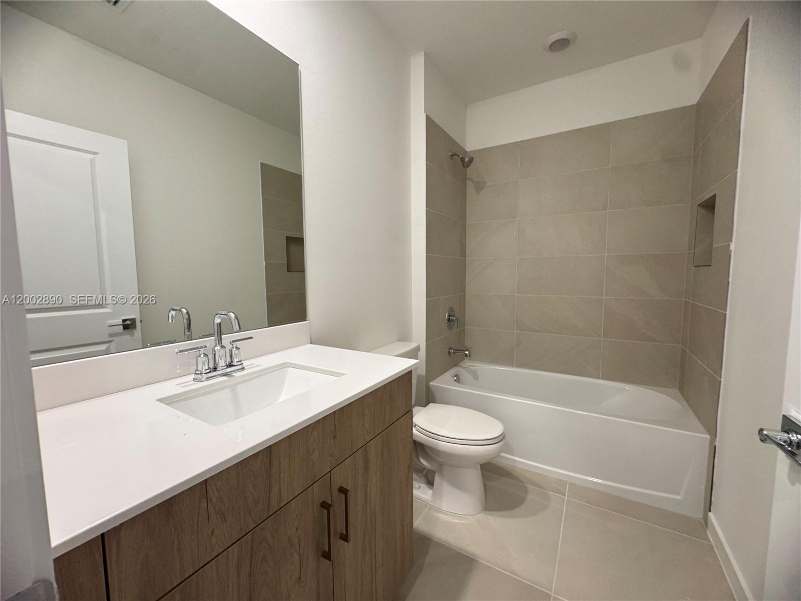 MIAMI LAND AND DEVELOPMEN - Residential Lease