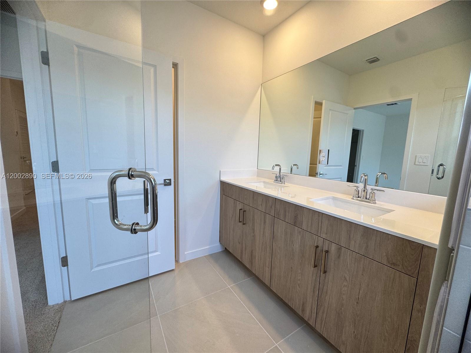 MIAMI LAND AND DEVELOPMEN - Residential Lease