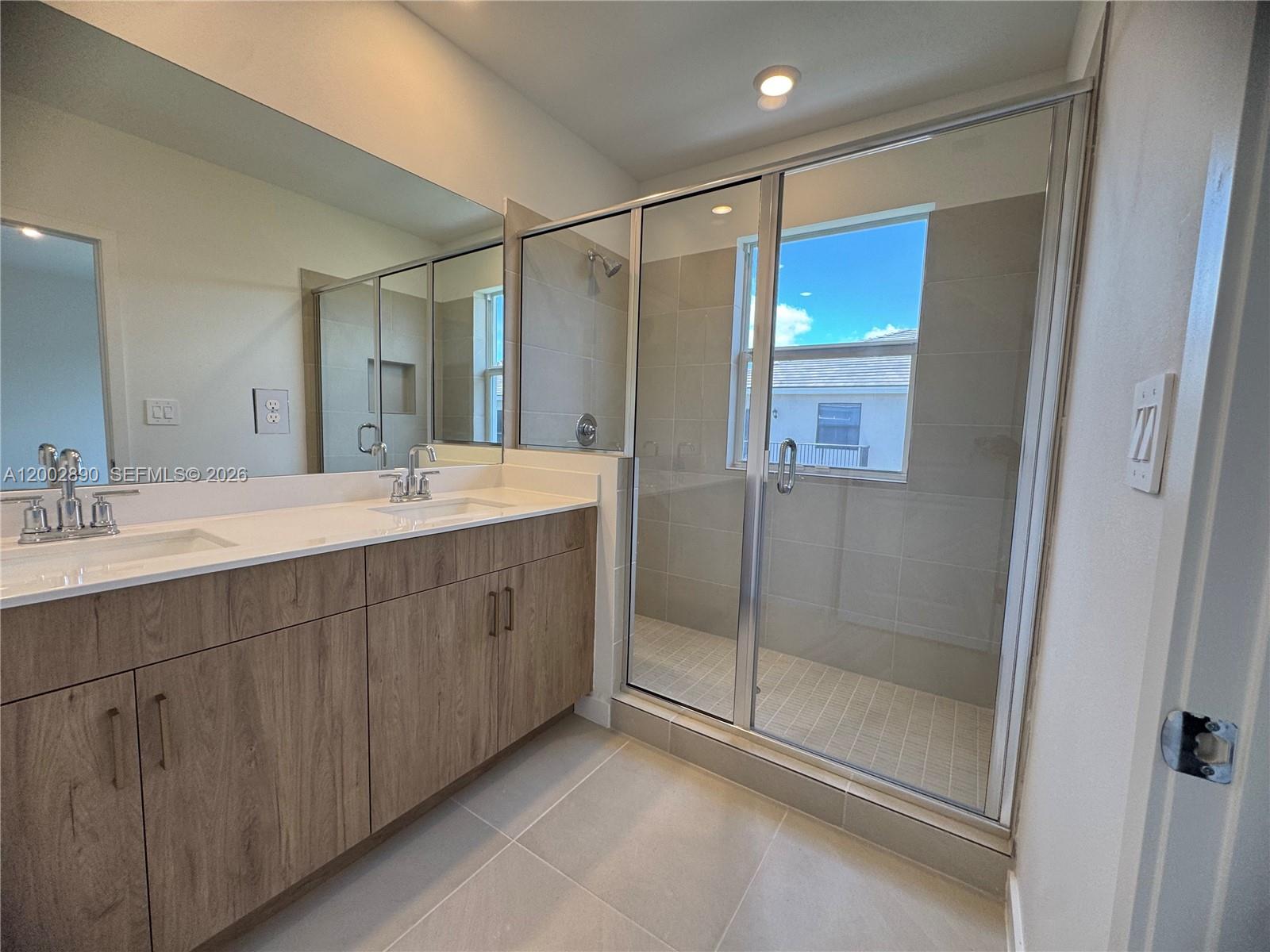 MIAMI LAND AND DEVELOPMEN - Residential Lease