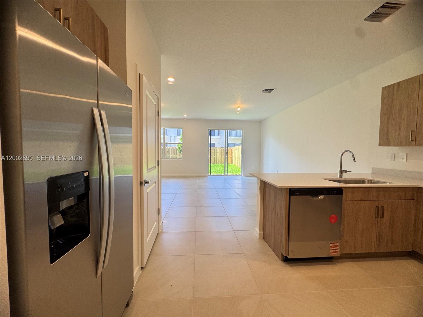 MIAMI LAND AND DEVELOPMEN - Residential Lease