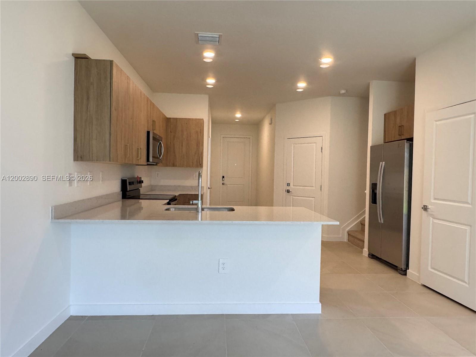 MIAMI LAND AND DEVELOPMEN - Residential Lease