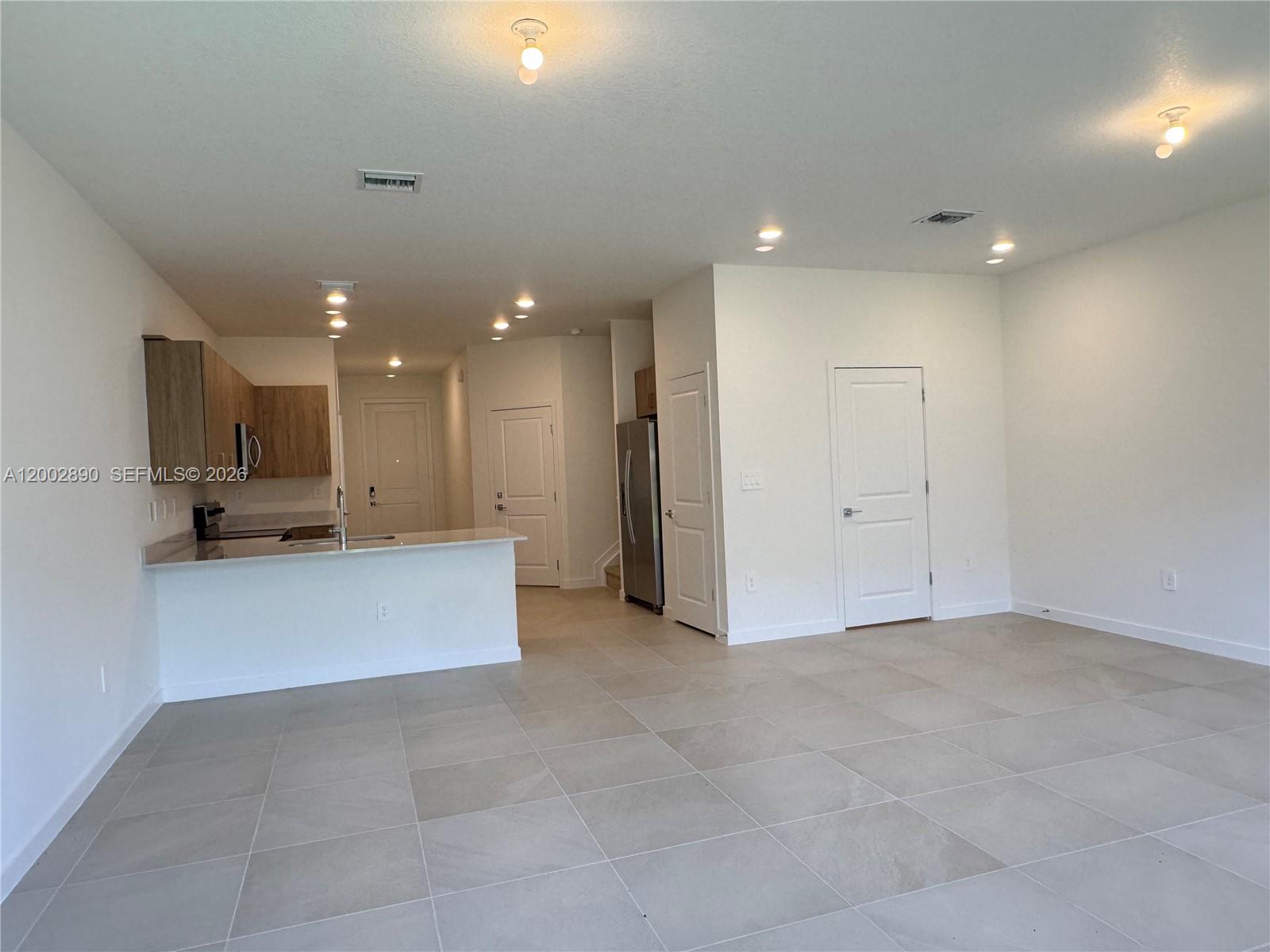 MIAMI LAND AND DEVELOPMEN - Residential Lease