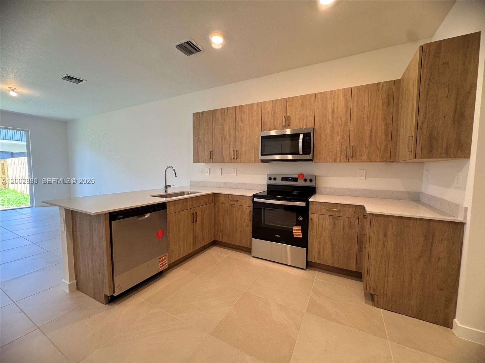 MIAMI LAND AND DEVELOPMEN - Residential Lease