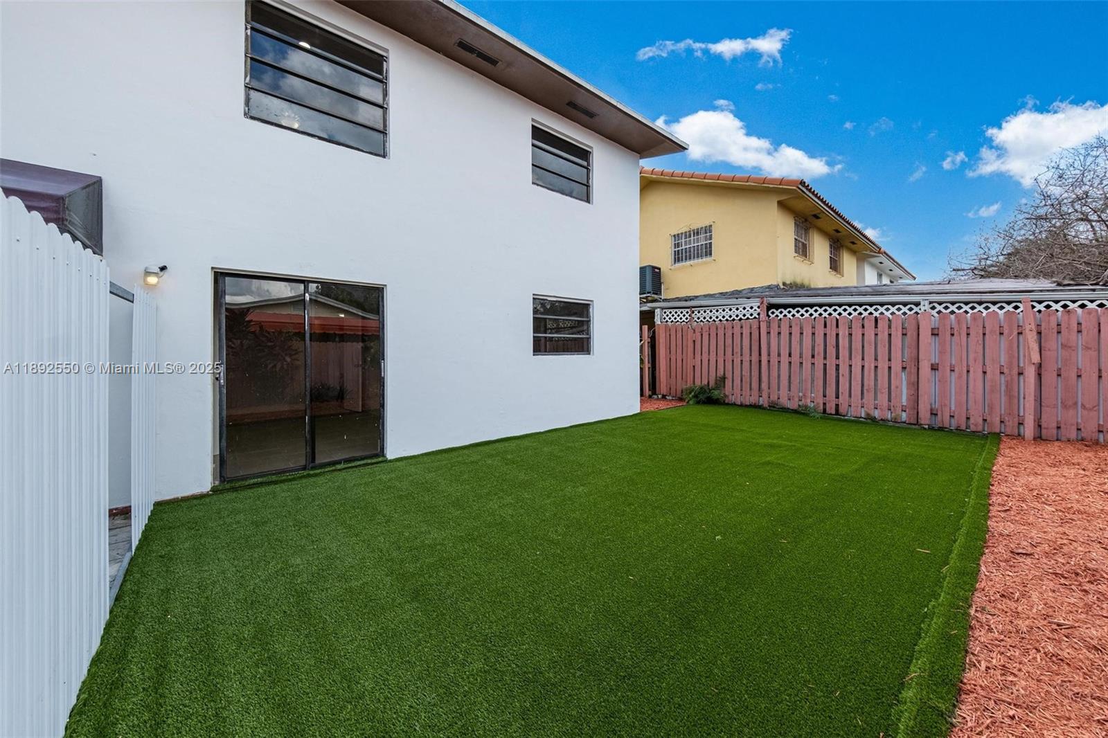 TWIN ROSE - Residential