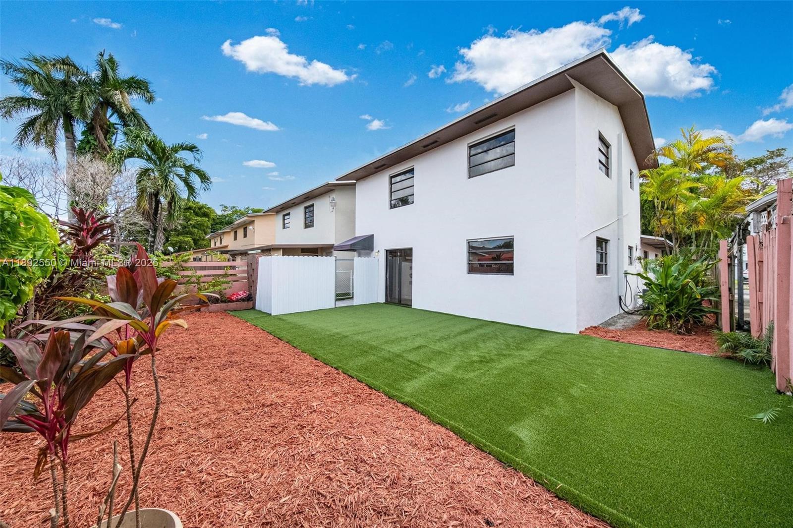 TWIN ROSE - Residential