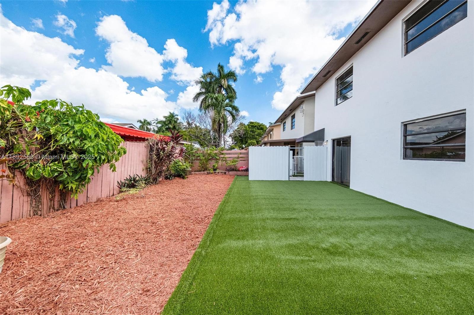 TWIN ROSE - Residential