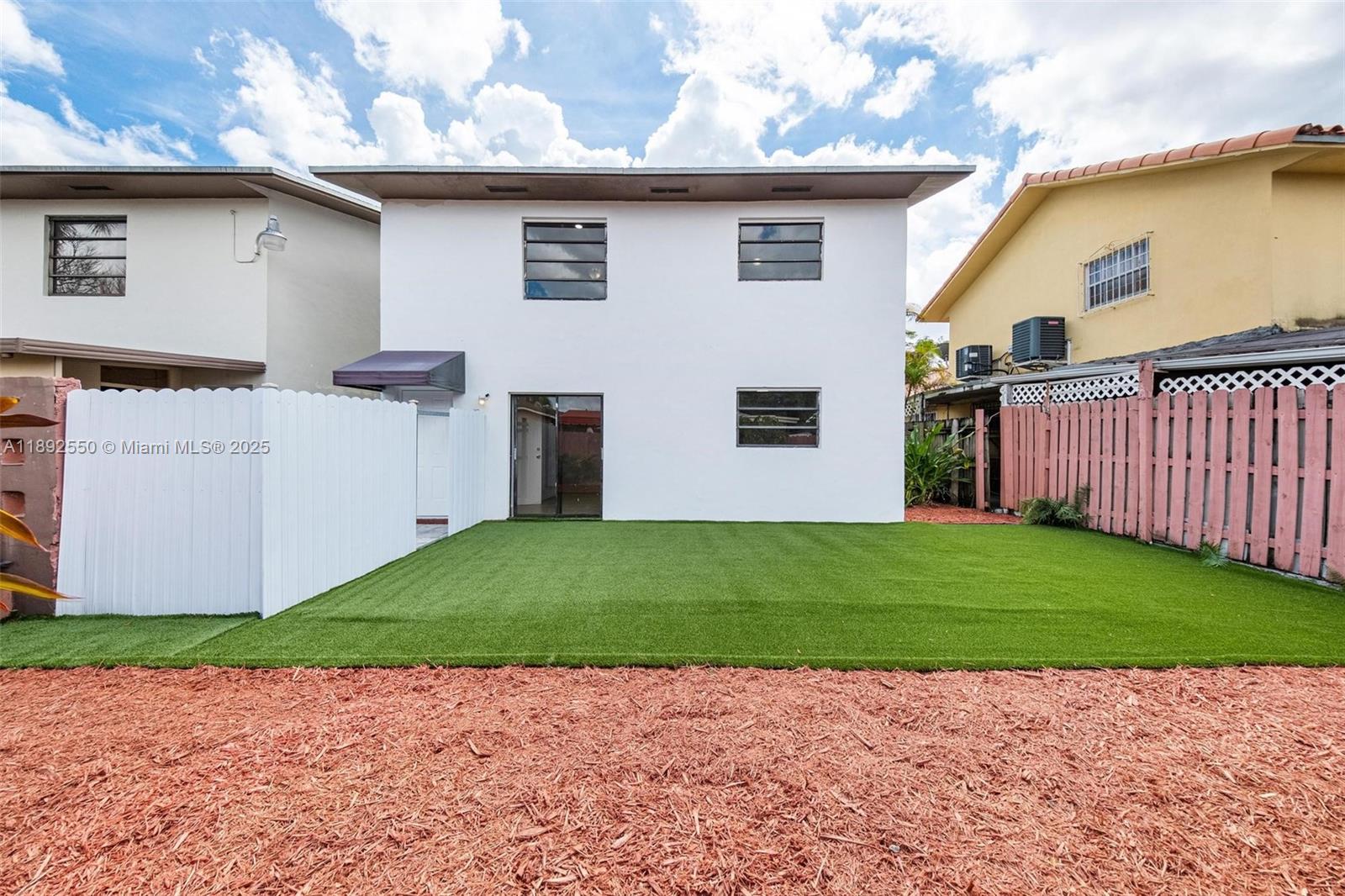 TWIN ROSE - Residential