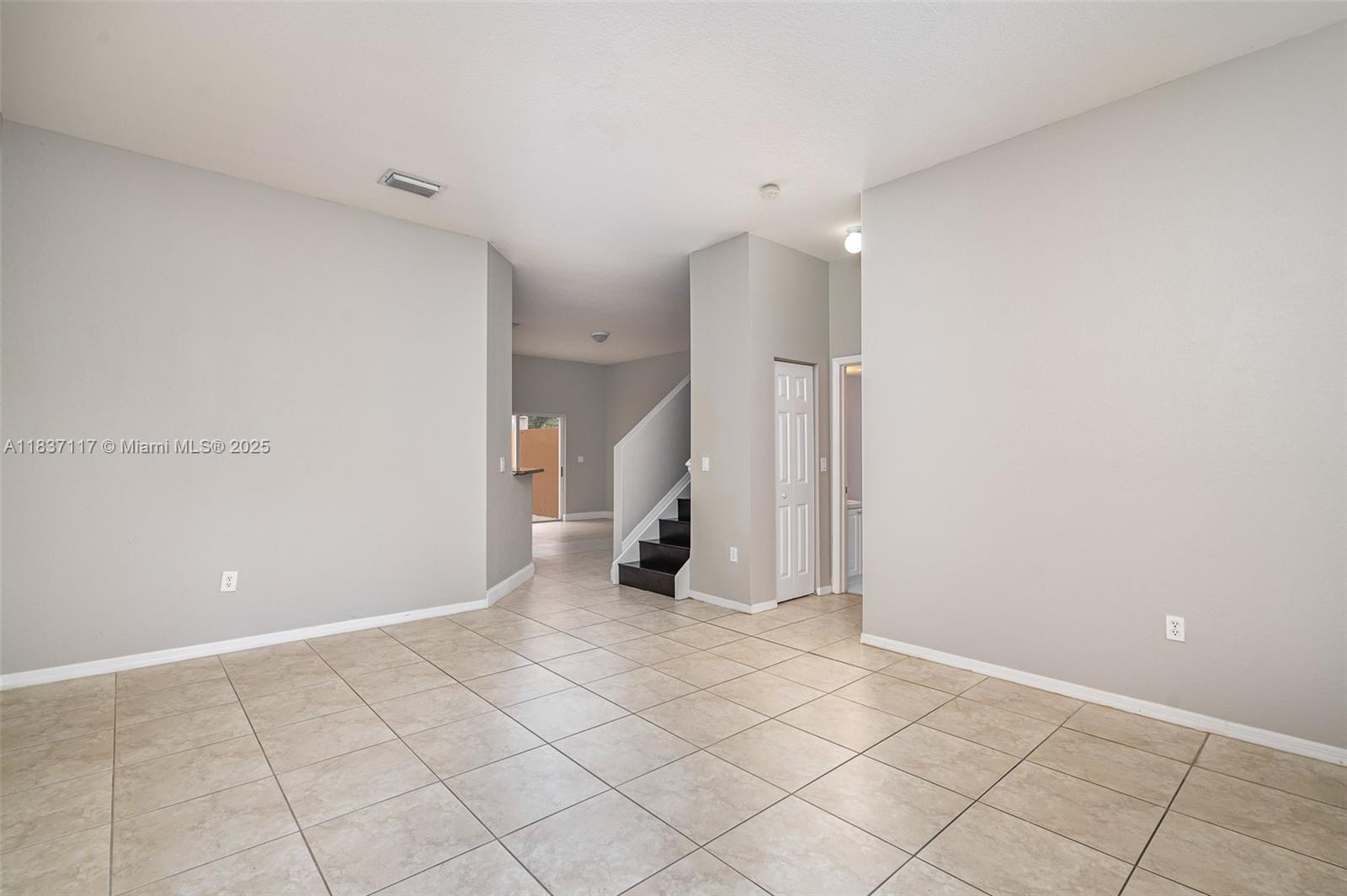 2364 SE 17th Ter, Homestead, FL, 33035/$379,900 1 2364 SE 17th Ter