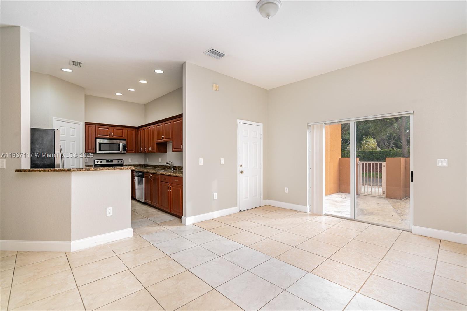 2364 SE 17th Ter, Homestead, FL, 33035/$379,900 3 2364 SE 17th Ter