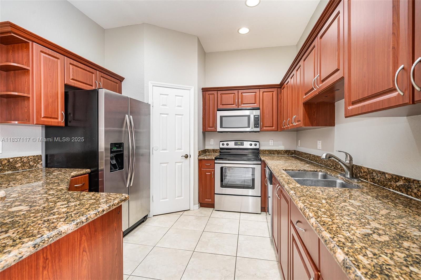 2364 SE 17th Ter, Homestead, FL, 33035/$379,900 4 2364 SE 17th Ter