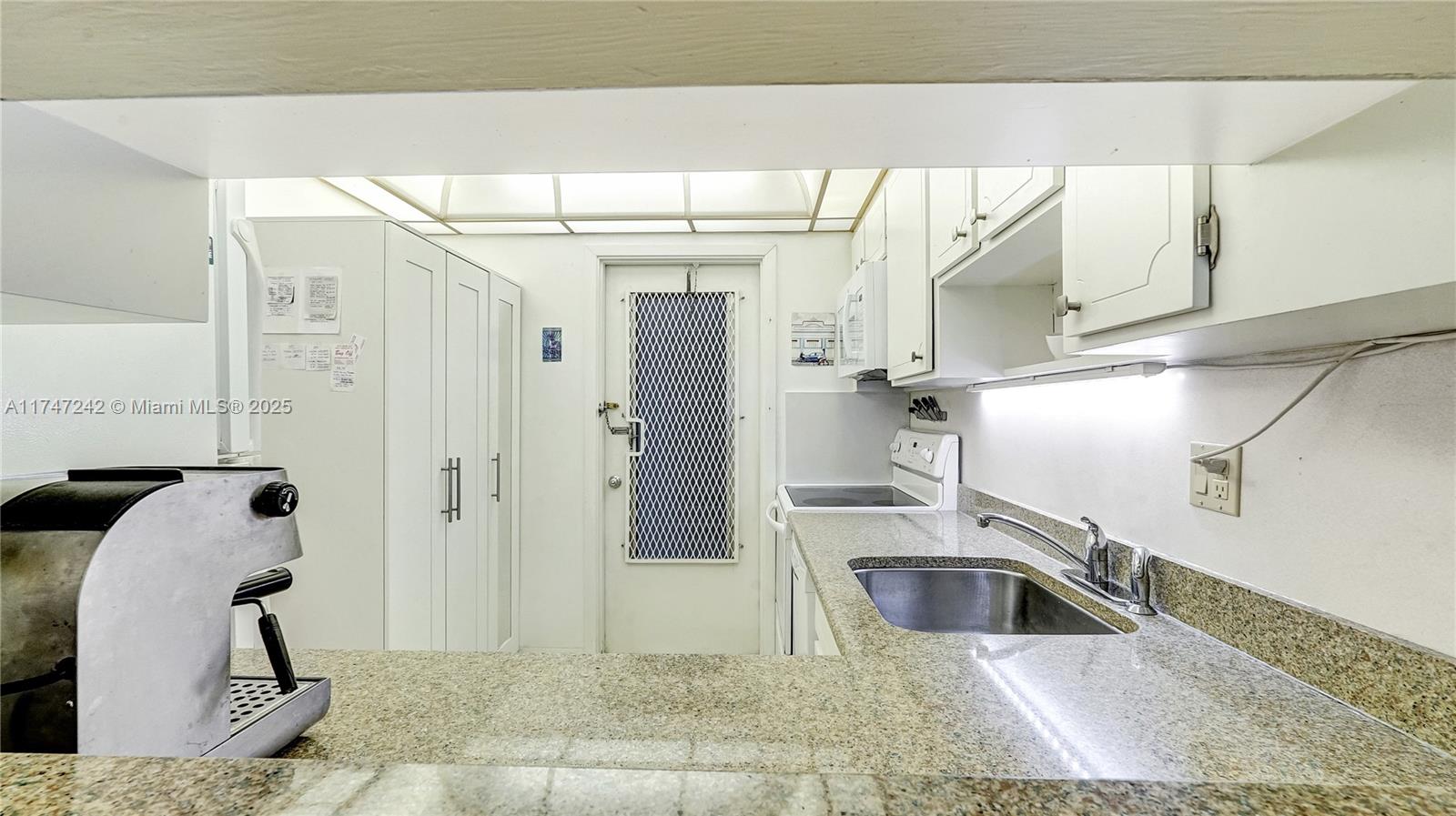 HILLCREST COUNTRY CLUB AP - Residential