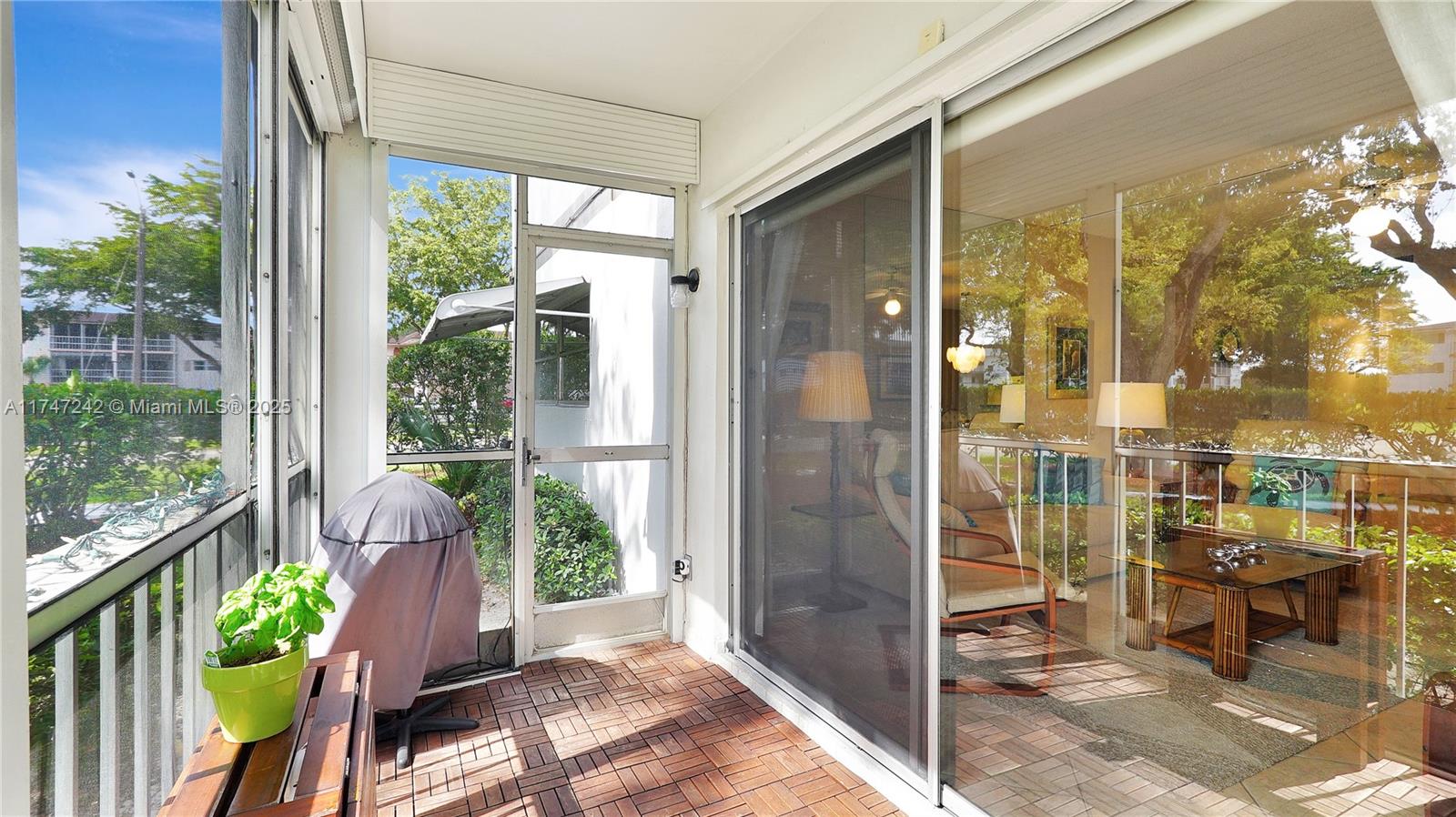 HILLCREST COUNTRY CLUB AP - Residential