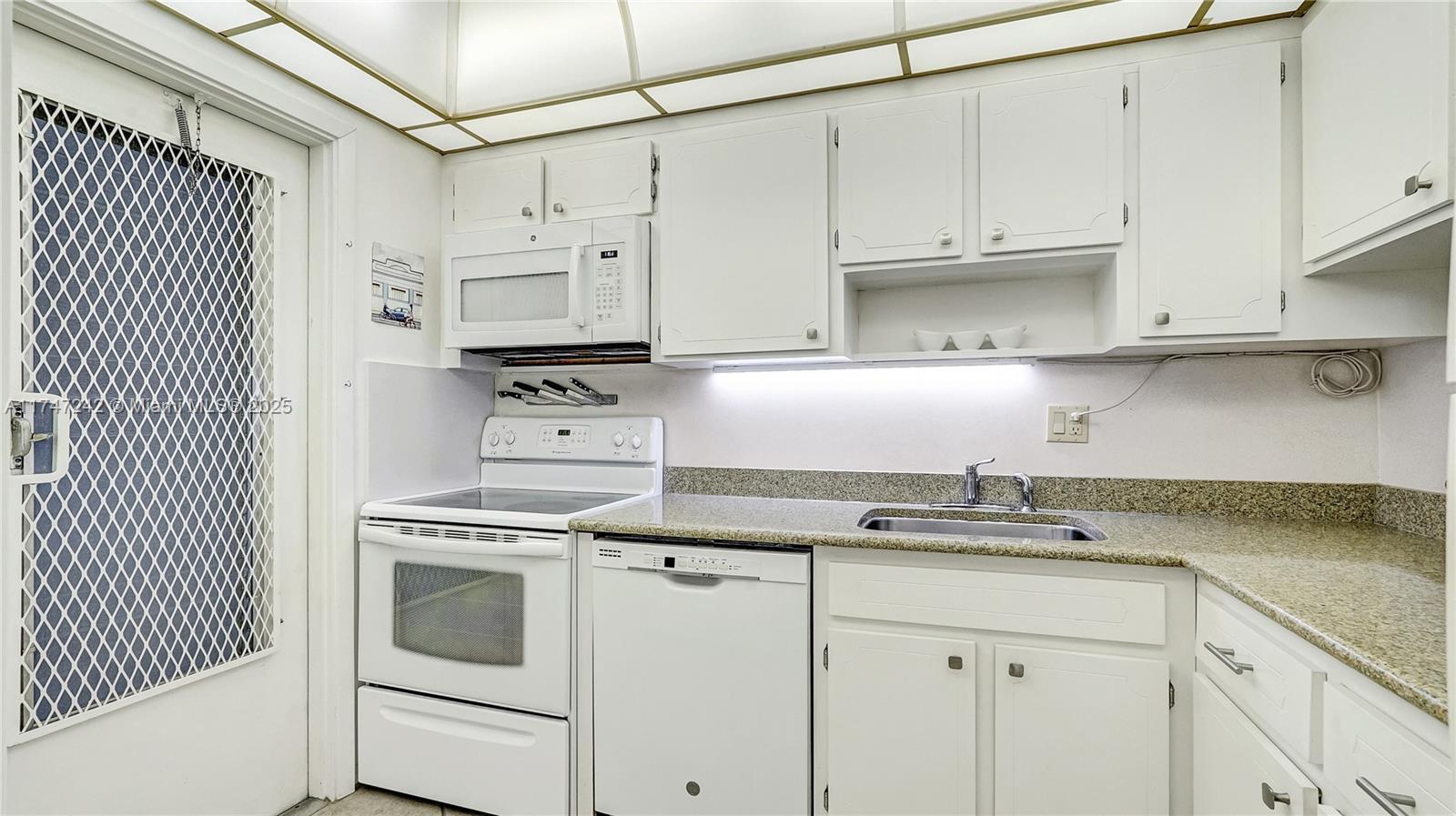 1101 Hillcrest Ct 103