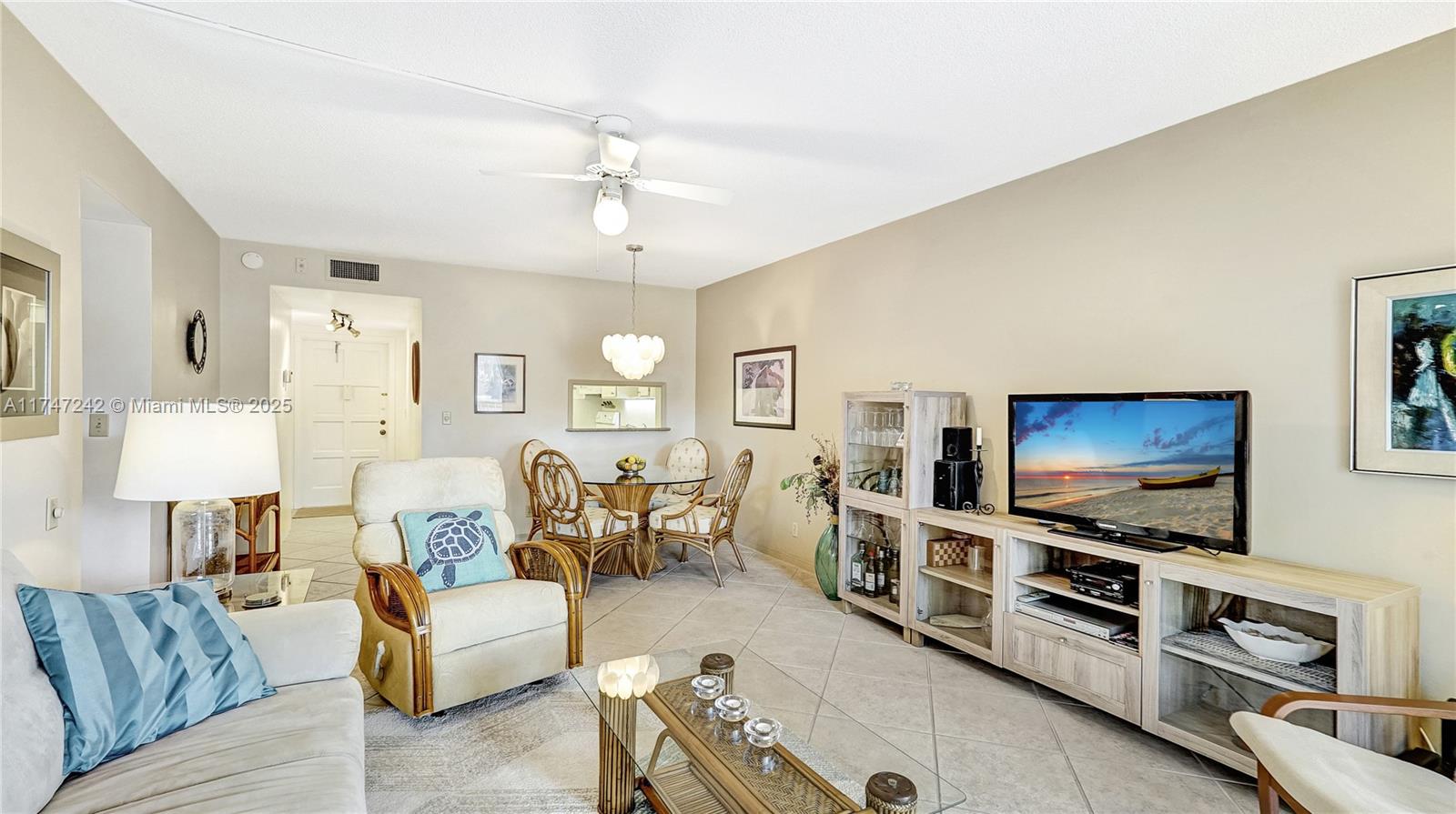 HILLCREST COUNTRY CLUB AP - Residential