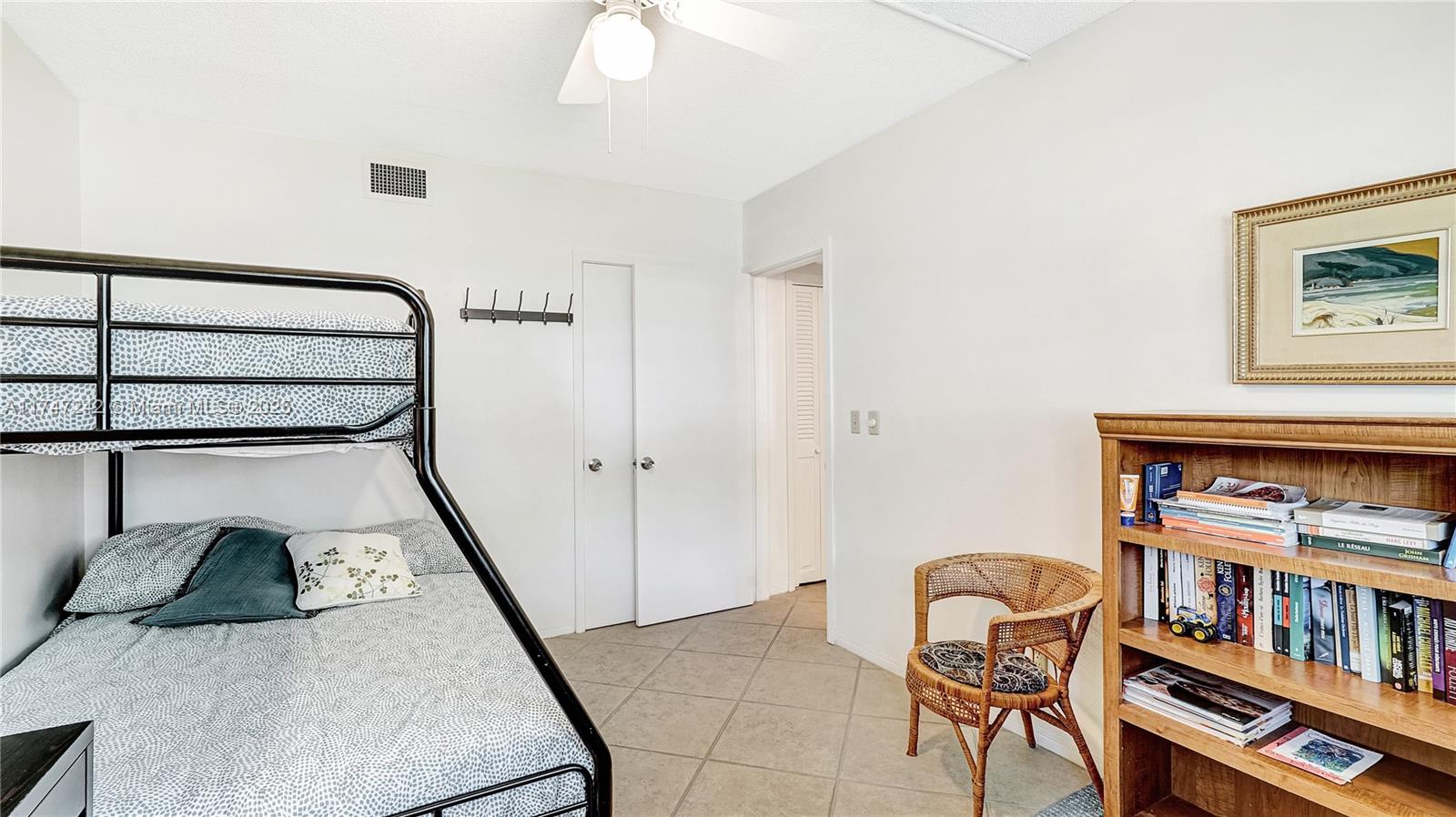 HILLCREST COUNTRY CLUB AP - Residential