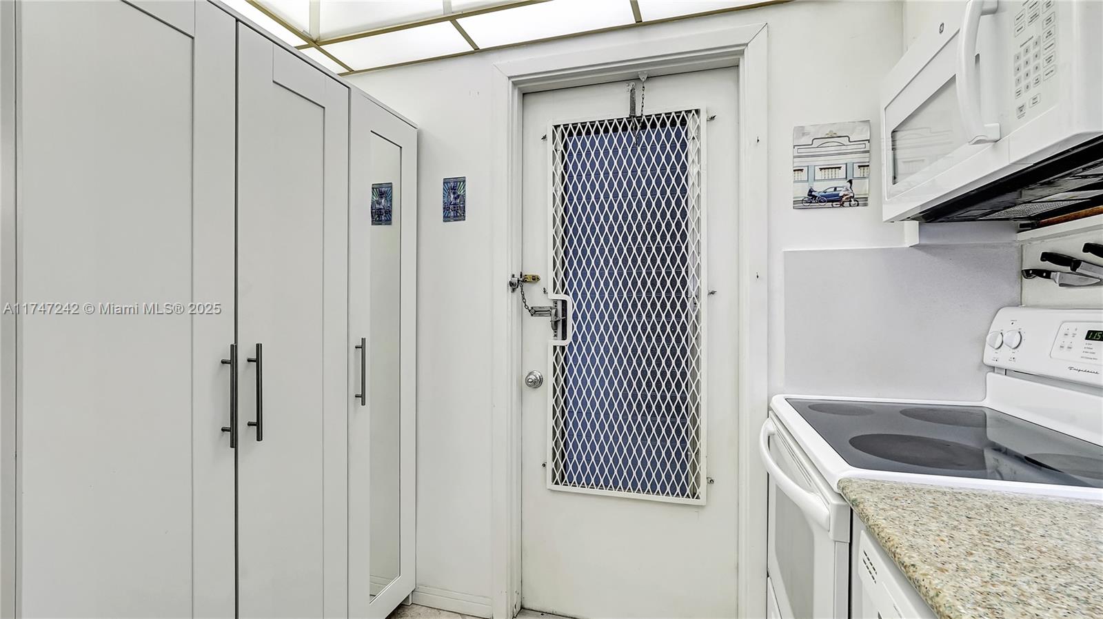 HILLCREST COUNTRY CLUB AP - Residential