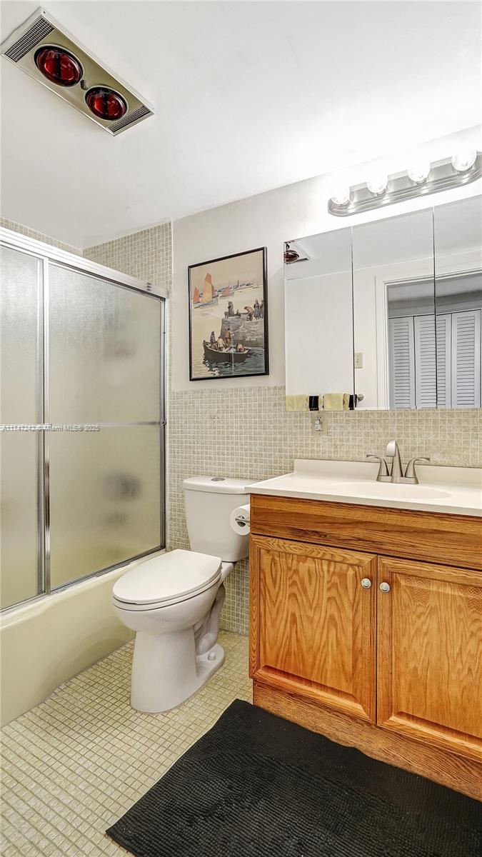 HILLCREST COUNTRY CLUB AP - Residential