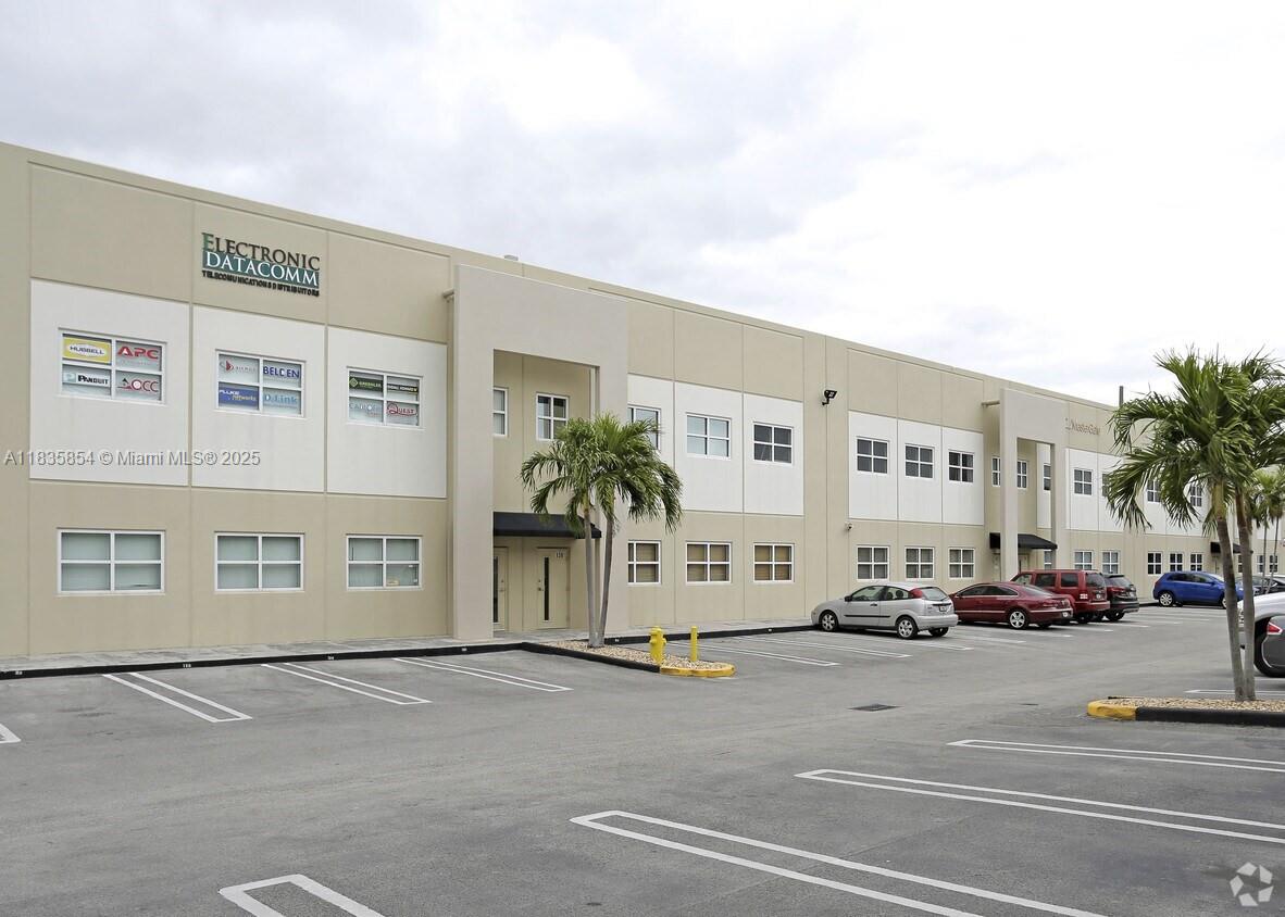 10900 NW 21st St 140, Sweetwater, FL, 33172/$1,750,000 1 10900 NW 21st St 140