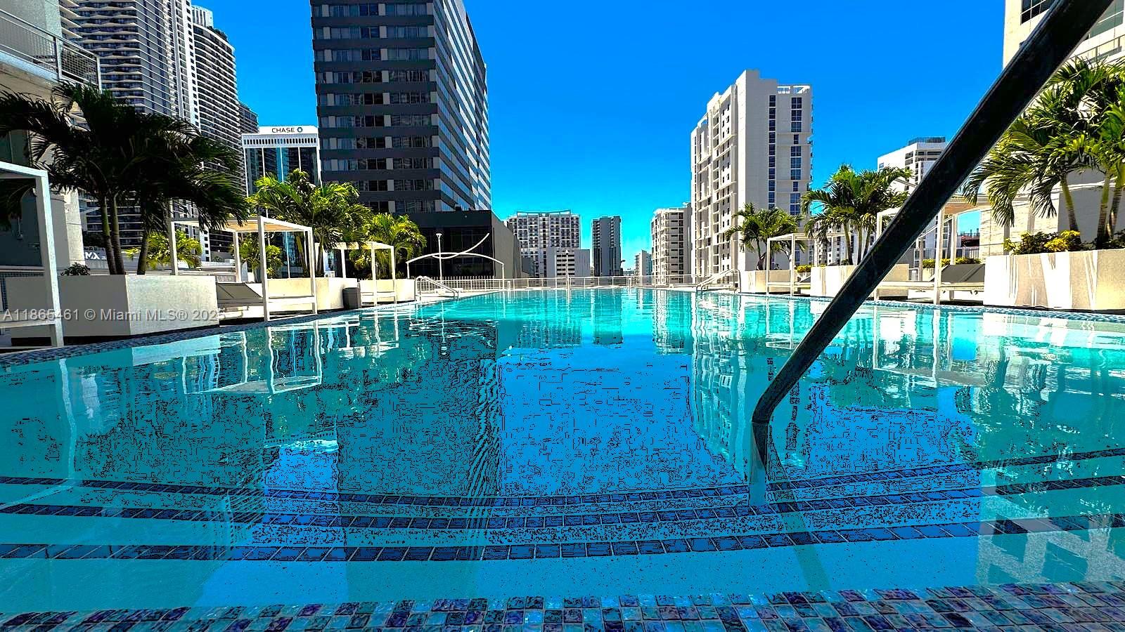 Modern industrial-style 1/1 in Neo Vertika. Located in the heart of Brickell, right on the Miami River. The building offers a unique vibe with its loft-inspired design, top-notch amenities, and a popular riverfront restaurant-bara right downstairs. Live steps away from the best dining, shopping, and nightlife Brickell has to offer, while enjoying a stylish space and amazing views.