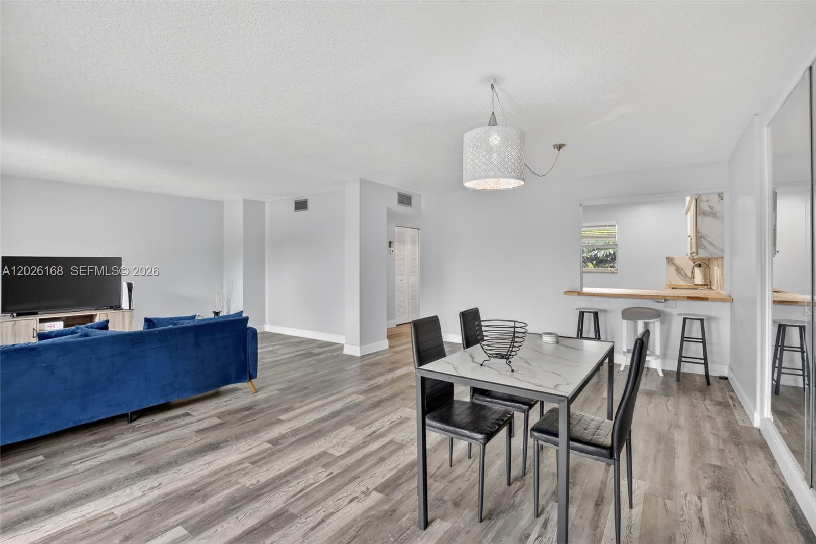 NOVA GARDENS CONDO - Residential