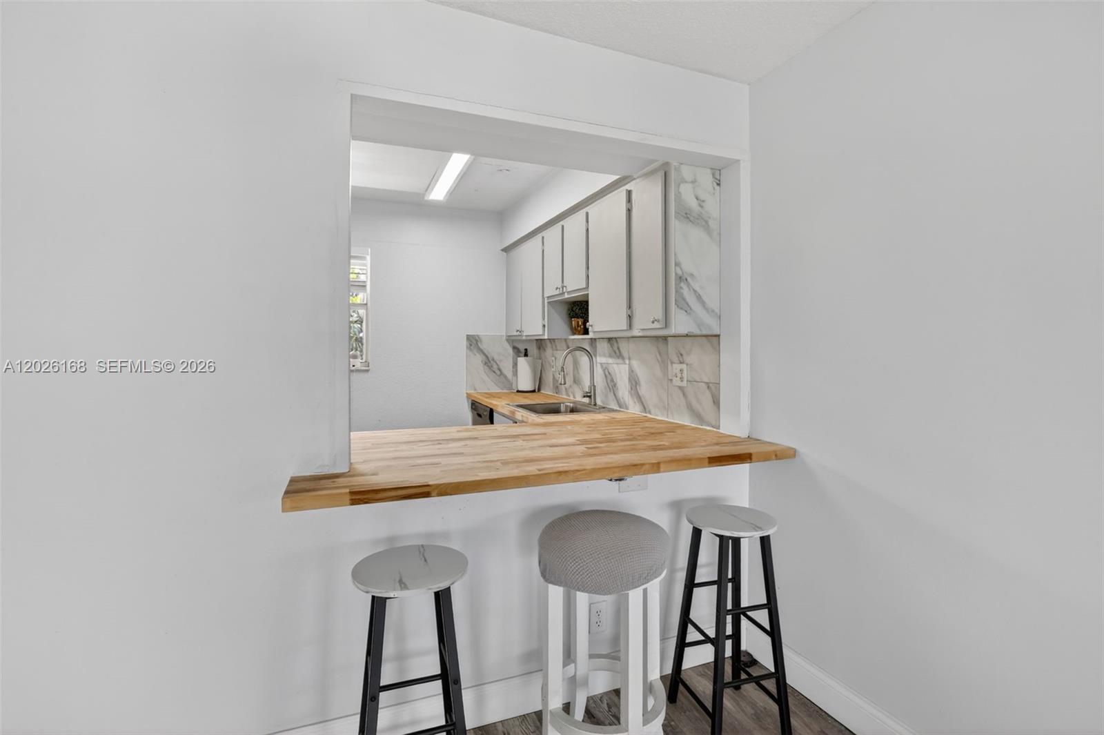 NOVA GARDENS CONDO - Residential