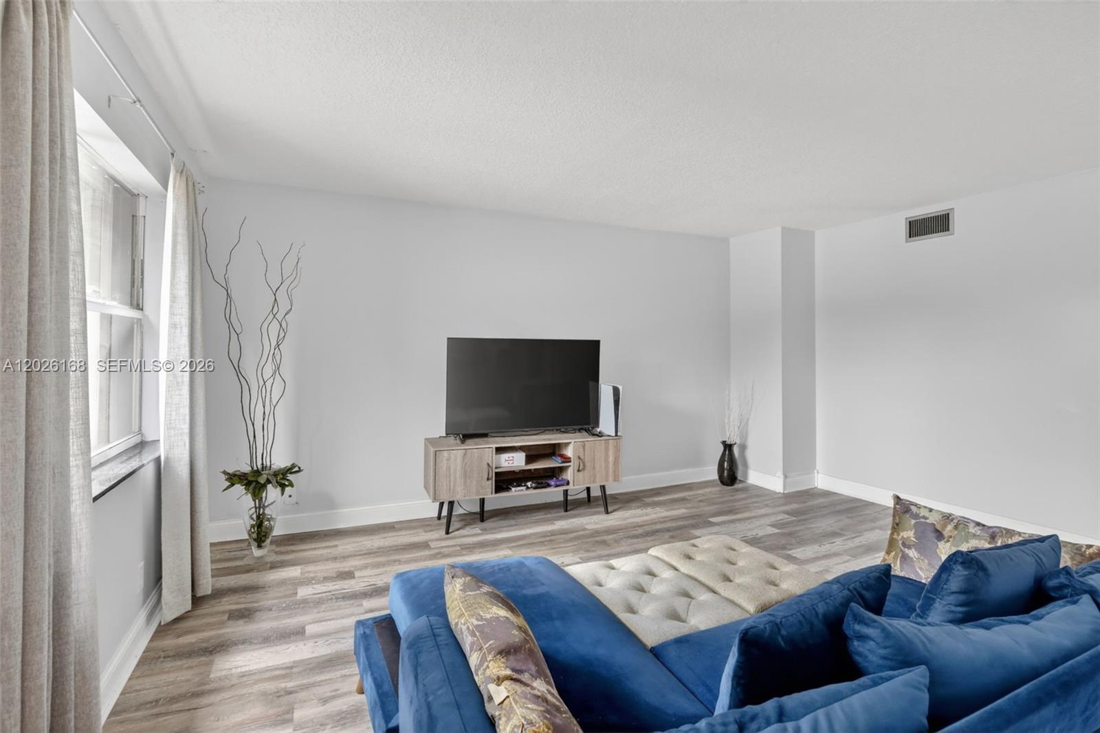 NOVA GARDENS CONDO - Residential