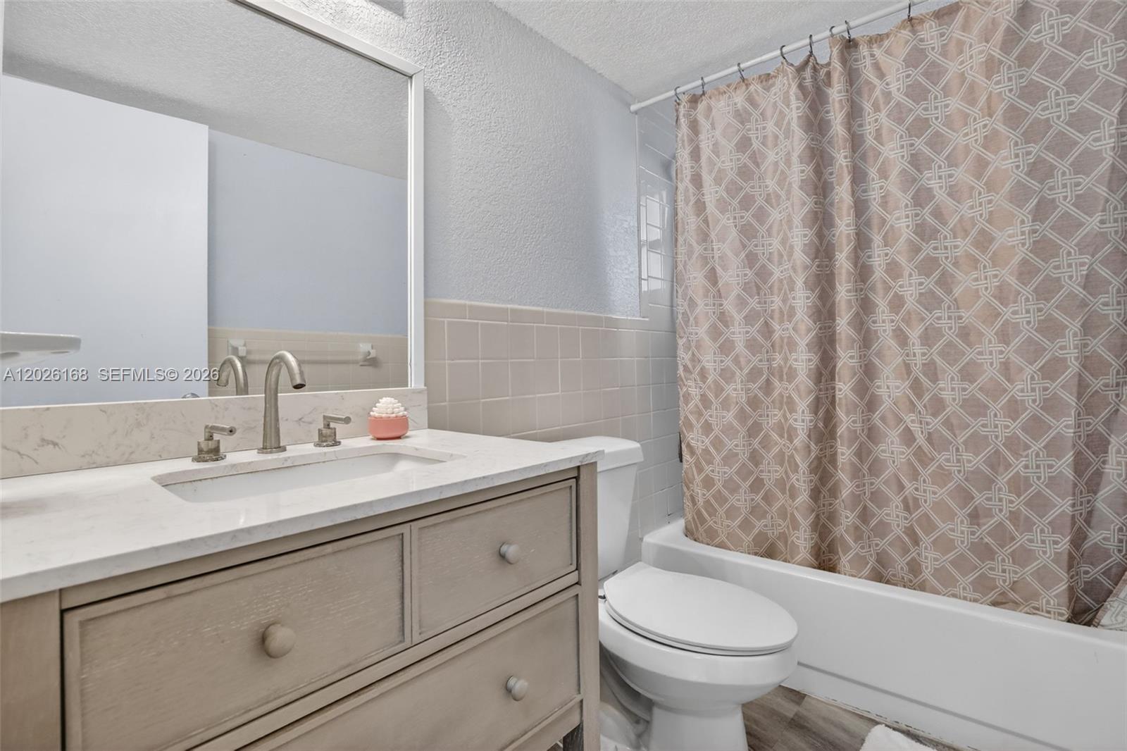 NOVA GARDENS CONDO - Residential