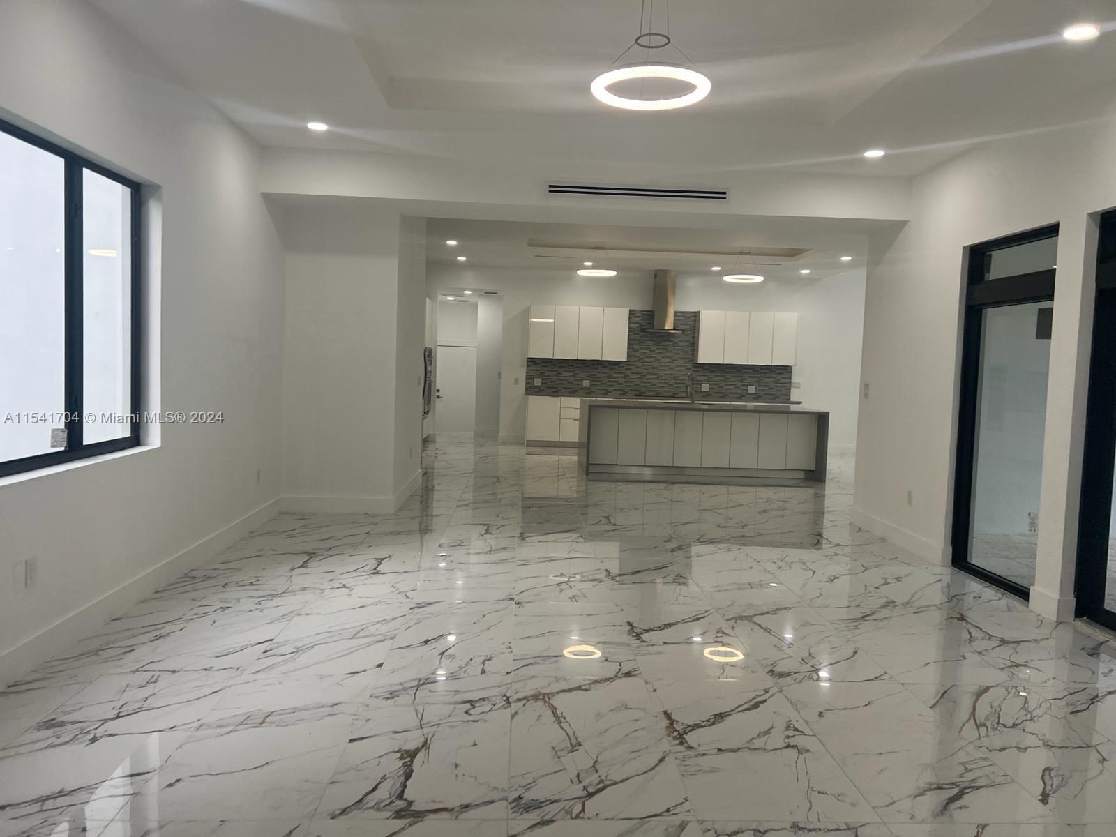 OAK MANOR - Residential