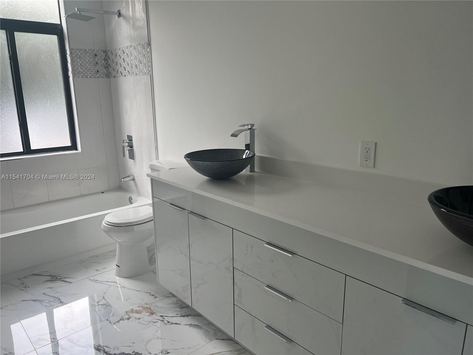 OAK MANOR - Residential