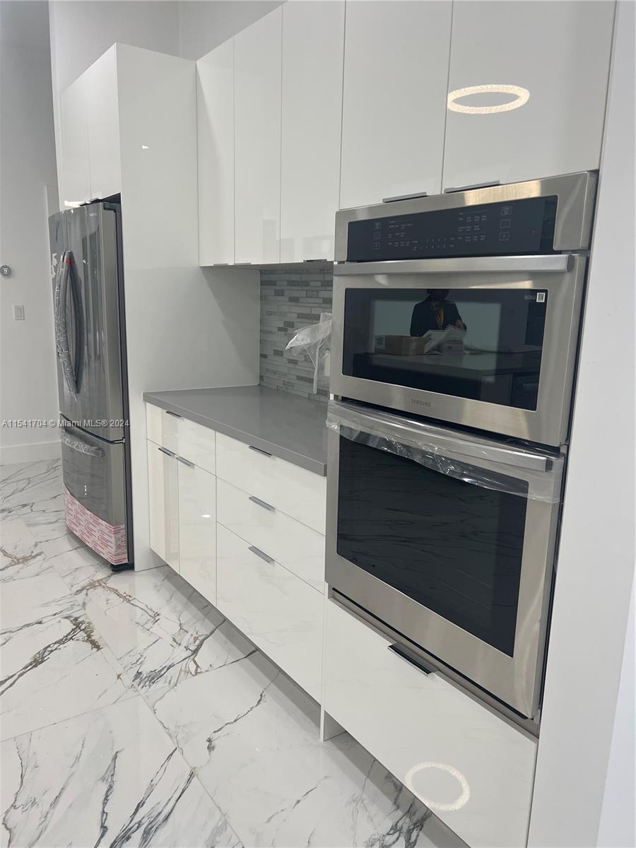 OAK MANOR - Residential