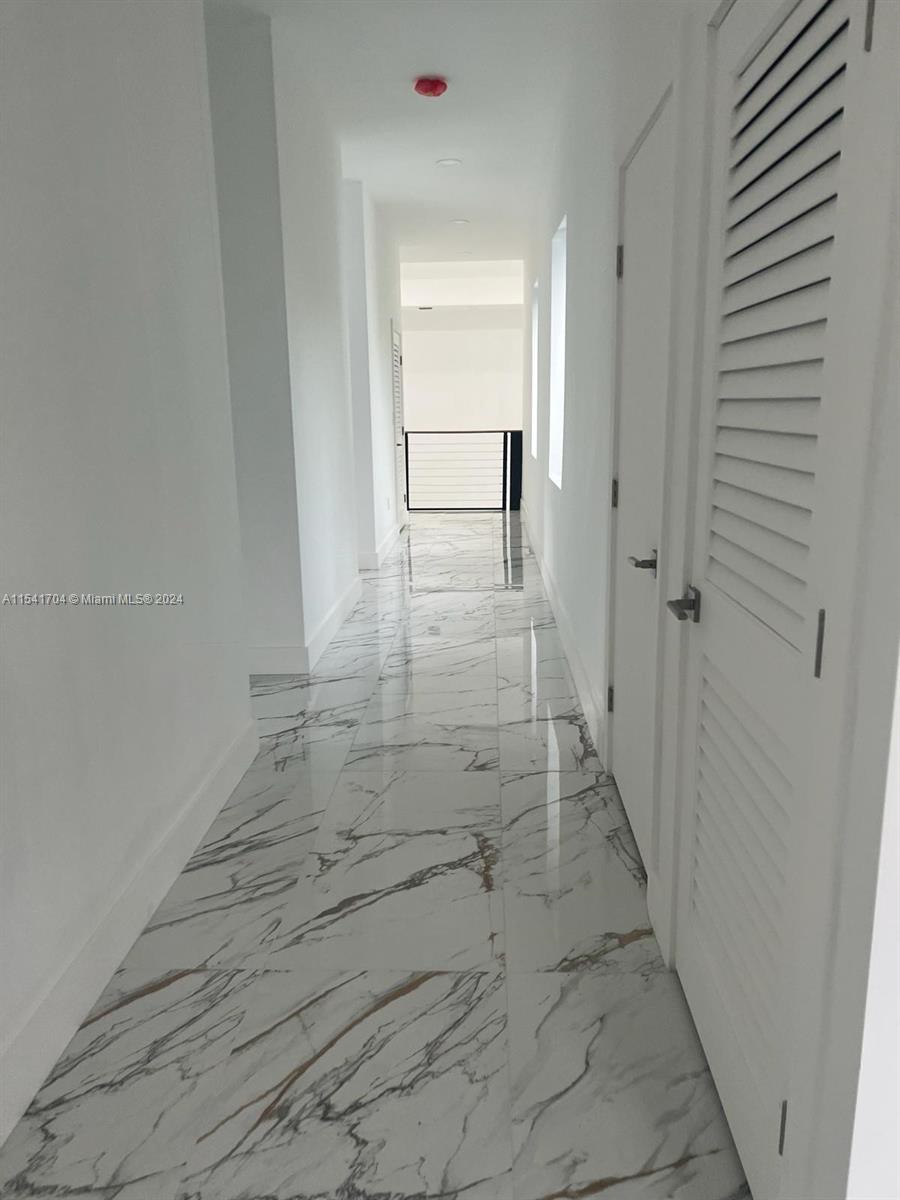 OAK MANOR - Residential