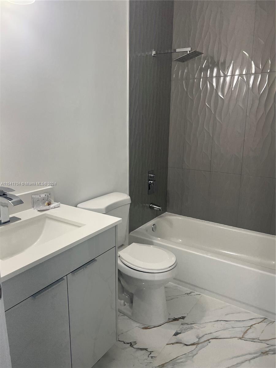 OAK MANOR - Residential