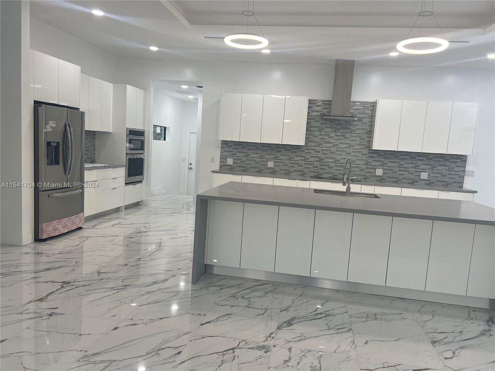 OAK MANOR - Residential