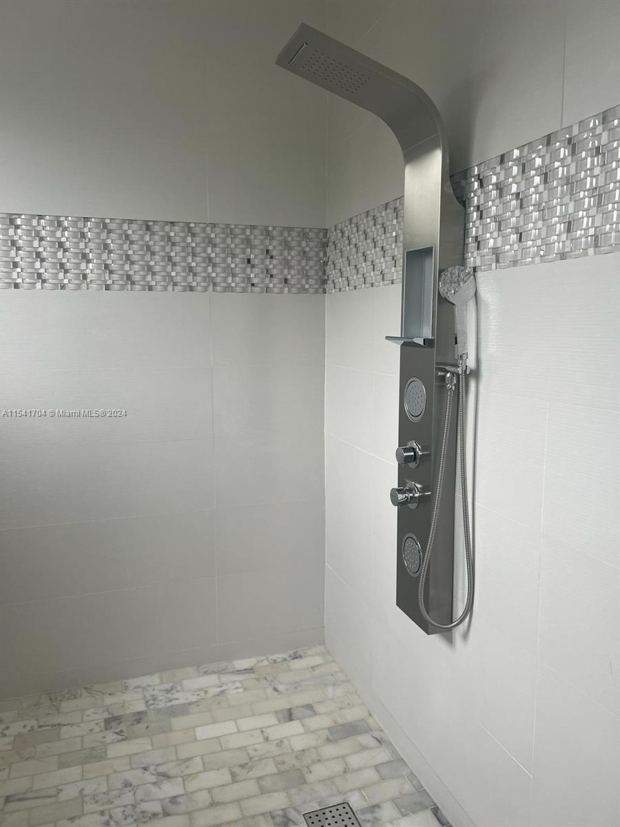 OAK MANOR - Residential