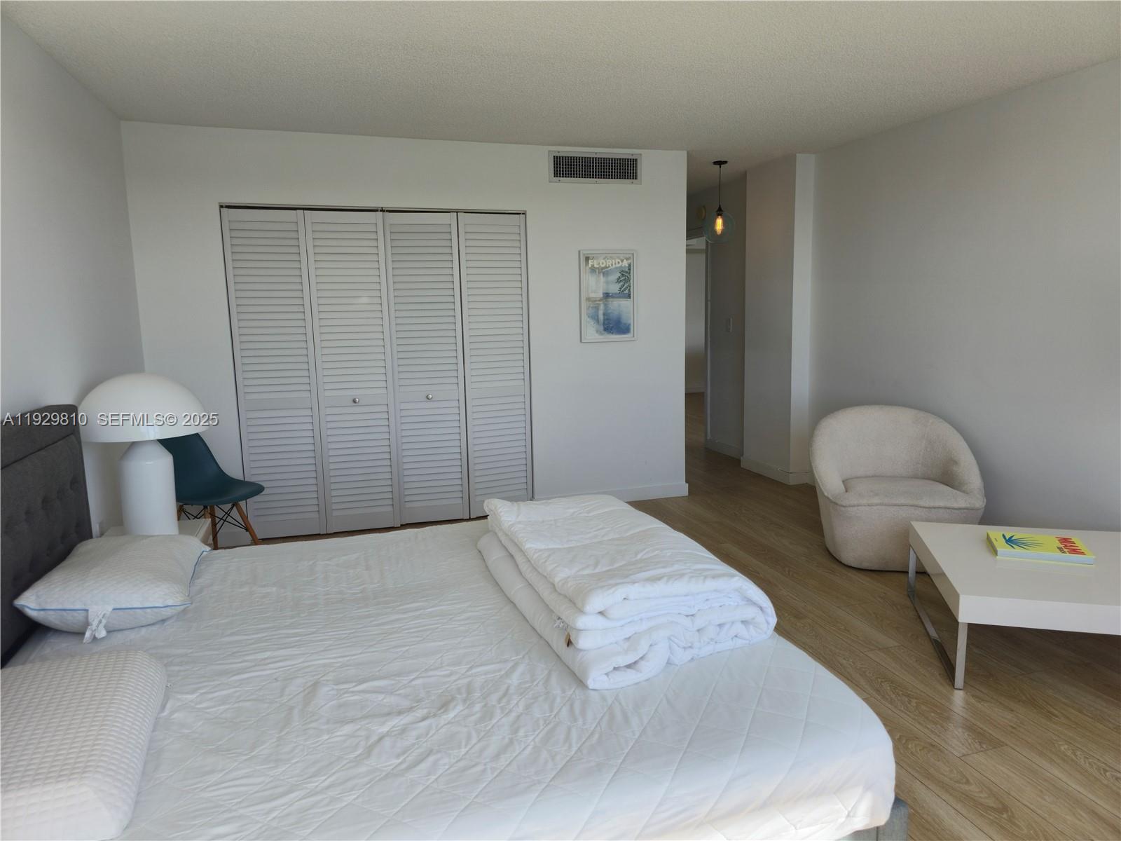 COLONY BAY HARBOR APTS CO - Residential Lease