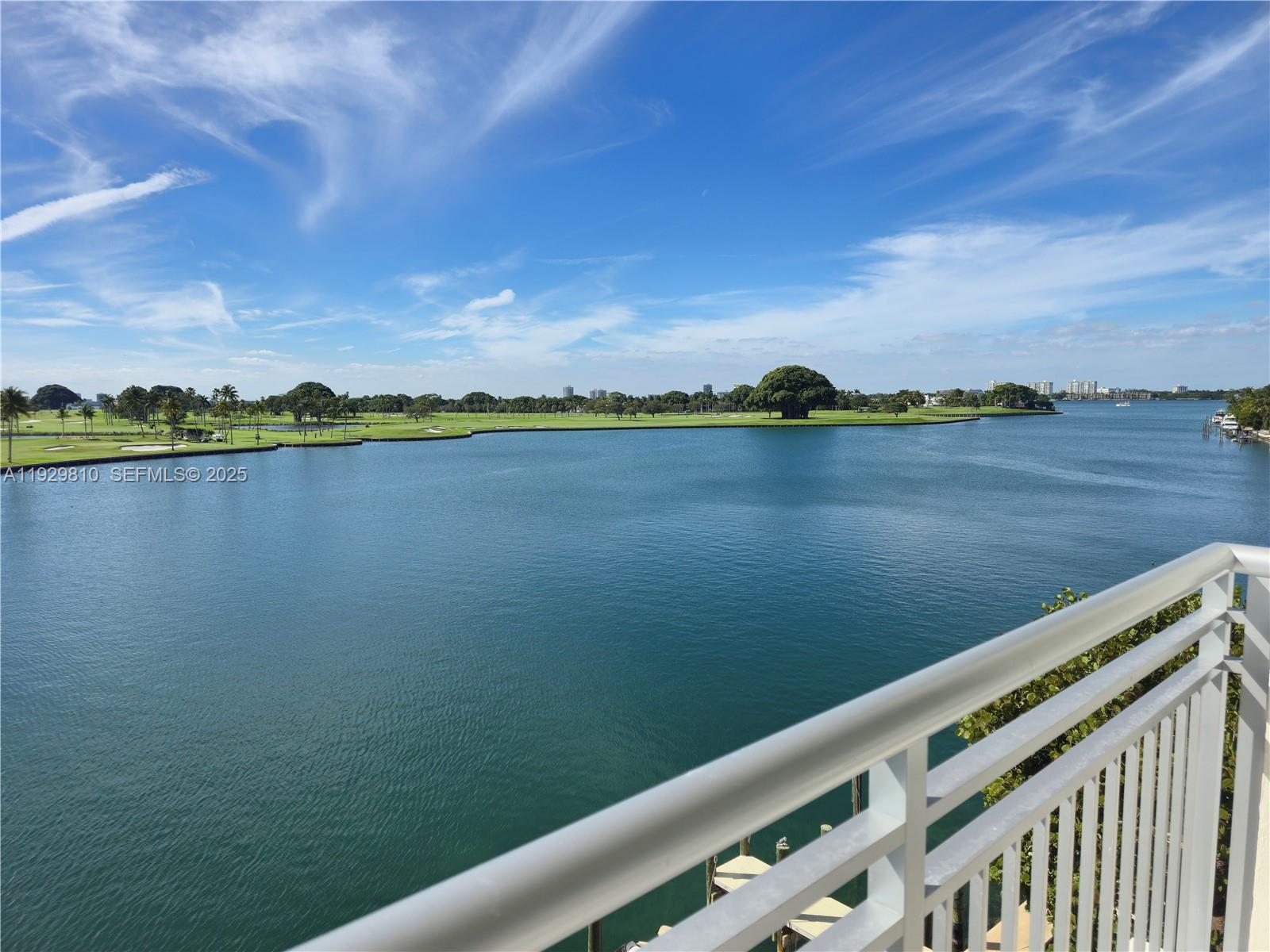 COLONY BAY HARBOR APTS CO - Residential Lease